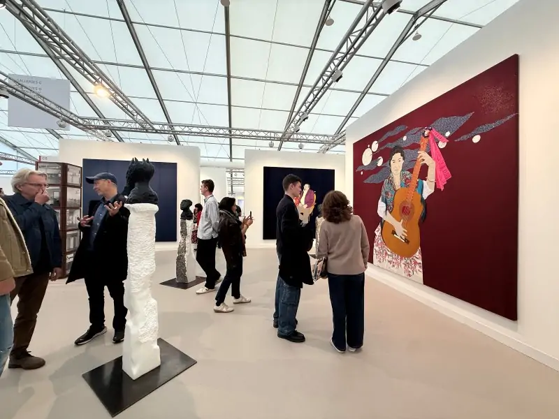 Londra’da sonbahar kendini hissettirmeye başladığında, şehir başka bir ritme bürünüyor.