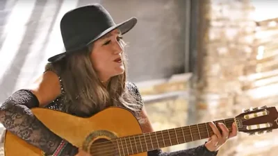 Sanatçı Oya Tezcan, dördüncü klibi “Maazallah” ile müzikseverlerin beğenisini kazandı.