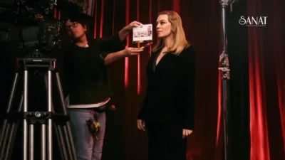 Ünlü oyuncu Demet Evgar, marka yüzü olduğu Vodafone için kamera