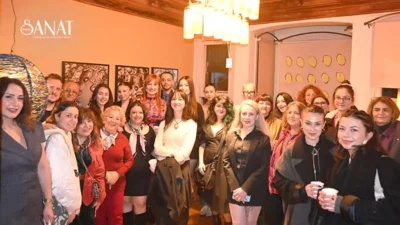 Balat’ın tarihi atmosferinde zaman ve mekan odaklı, mutlaka görülmesi gereken