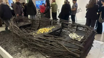 Bahçeşehir Üniversitesi’ndeki (BAU) eğitimini tamamladıktan sonra eğitim hayatına ABD’de devam