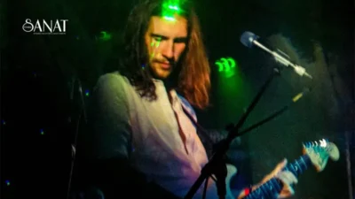 Londra’da yaşayan genç Türk müzisyen Ömer Kaan, ilk solo çalışması