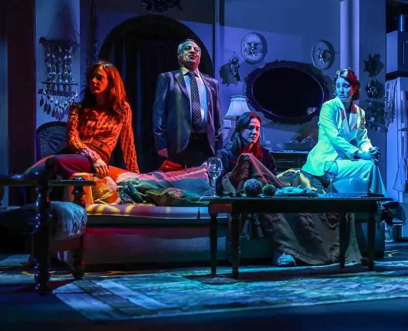 Sahnelene konduğu ilk günden bu yana kapalı gişe oynayan, Çağan