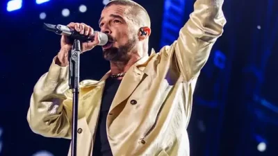 Latin pop müziğinin yaşayan efsaneleri arasında gösterilen Ricky Martin, 15