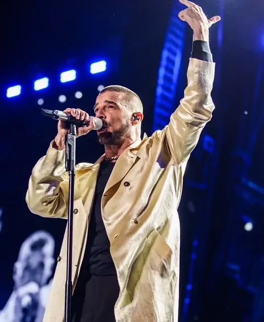 Latin pop müziğinin yaşayan efsaneleri arasında gösterilen Ricky Martin, 15