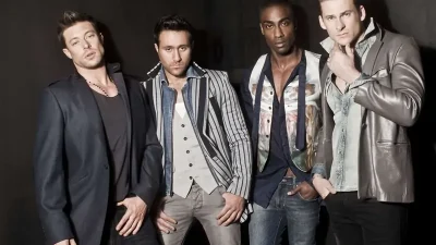 İngiliz pop müziğinin başarılı grupları arasında yerini alan Blue, 25’inci