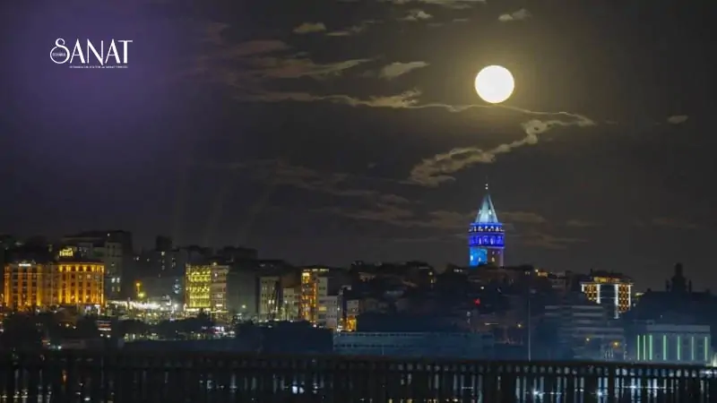 İstanbul’da geçtiğimiz akşam oluşan pembe dolunay ile birlikte ortaya seyrine