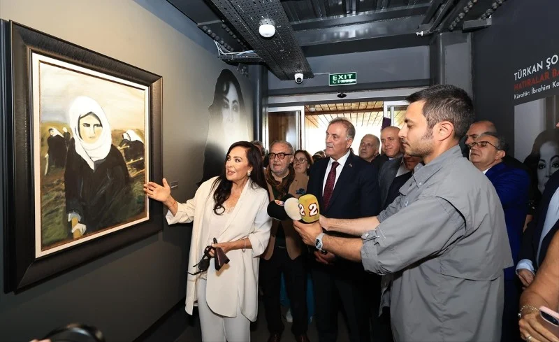 Türkan Şoray ile Yalçın Gökçebağ müze gazhane sergi