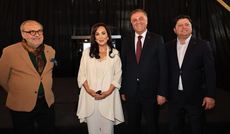 Türkan Şoray ile Yalçın Gökçebağ müze gazhane sergi